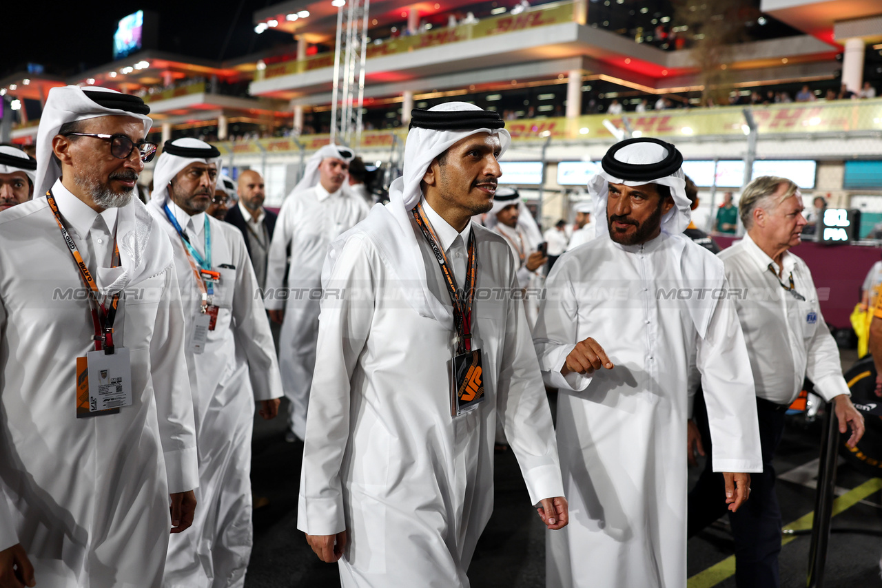 GP QATAR, Mohammed Bin Sulayem (UAE) FIA President with VIP guests on the grid.

08.10.2023. Formula 1 World Championship, Rd 18, Qatar Grand Prix, Doha, Qatar, Gara Day.

- www.xpbimages.com, EMail: requests@xpbimages.com © Copyright: Moy / XPB Images