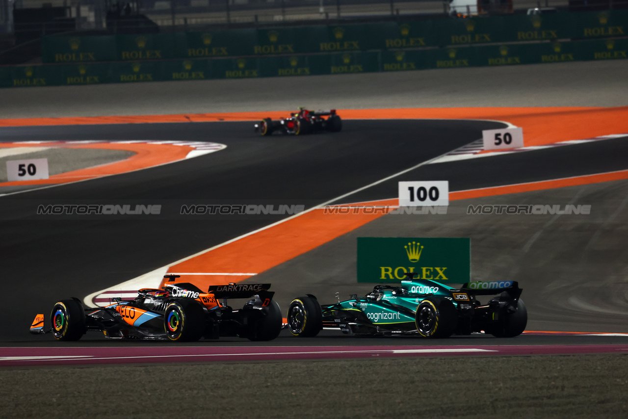 GP QATAR, Lance Stroll (CDN) Aston Martin F1 Team AMR23 e Oscar Piastri (AUS) McLaren MCL60 battle for position.

08.10.2023. Formula 1 World Championship, Rd 18, Qatar Grand Prix, Doha, Qatar, Gara Day.

 - www.xpbimages.com, EMail: requests@xpbimages.com © Copyright: Coates / XPB Images