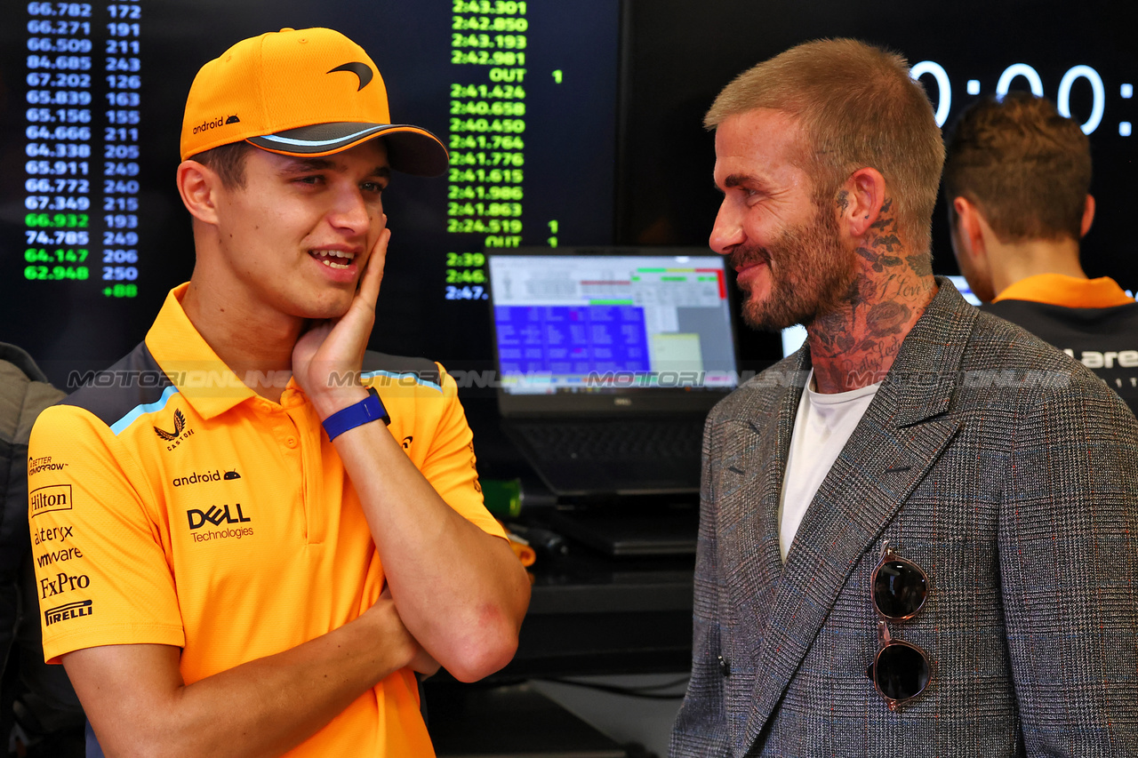 GP QATAR, (L to R): Lando Norris (GBR) McLaren with David Beckham (GBR) Former Football Player.

08.10.2023. Formula 1 World Championship, Rd 18, Qatar Grand Prix, Doha, Qatar, Gara Day.

 - www.xpbimages.com, EMail: requests@xpbimages.com © Copyright: Coates / XPB Images