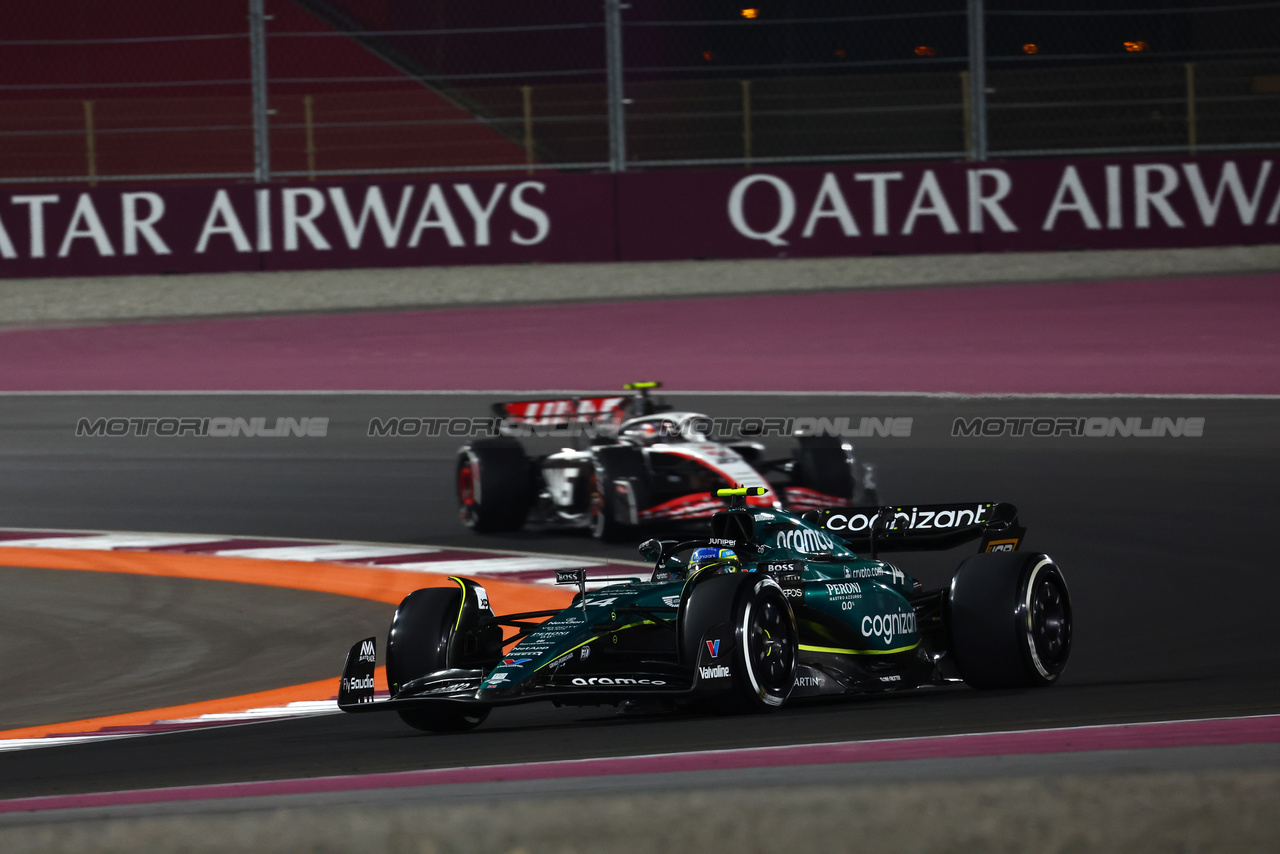 GP QATAR, Fernando Alonso (ESP) Aston Martin F1 Team AMR23.

08.10.2023. Formula 1 World Championship, Rd 18, Qatar Grand Prix, Doha, Qatar, Gara Day.

 - www.xpbimages.com, EMail: requests@xpbimages.com © Copyright: Coates / XPB Images