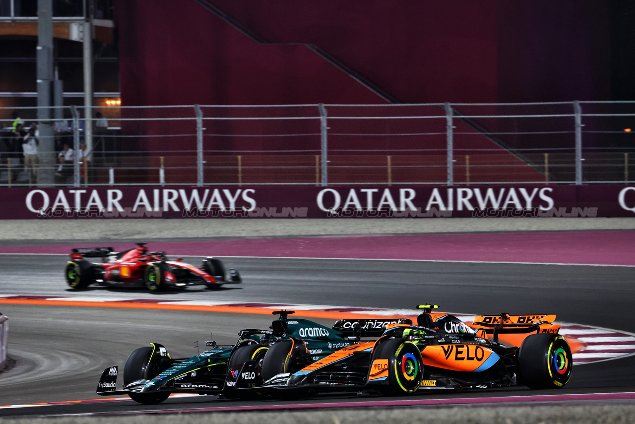 GP QATAR, Lance Stroll (CDN) Aston Martin F1 Team AMR23 e Lando Norris (GBR) McLaren MCL60 battle for position.

08.10.2023. Formula 1 World Championship, Rd 18, Qatar Grand Prix, Doha, Qatar, Gara Day.

 - www.xpbimages.com, EMail: requests@xpbimages.com © Copyright: Coates / XPB Images