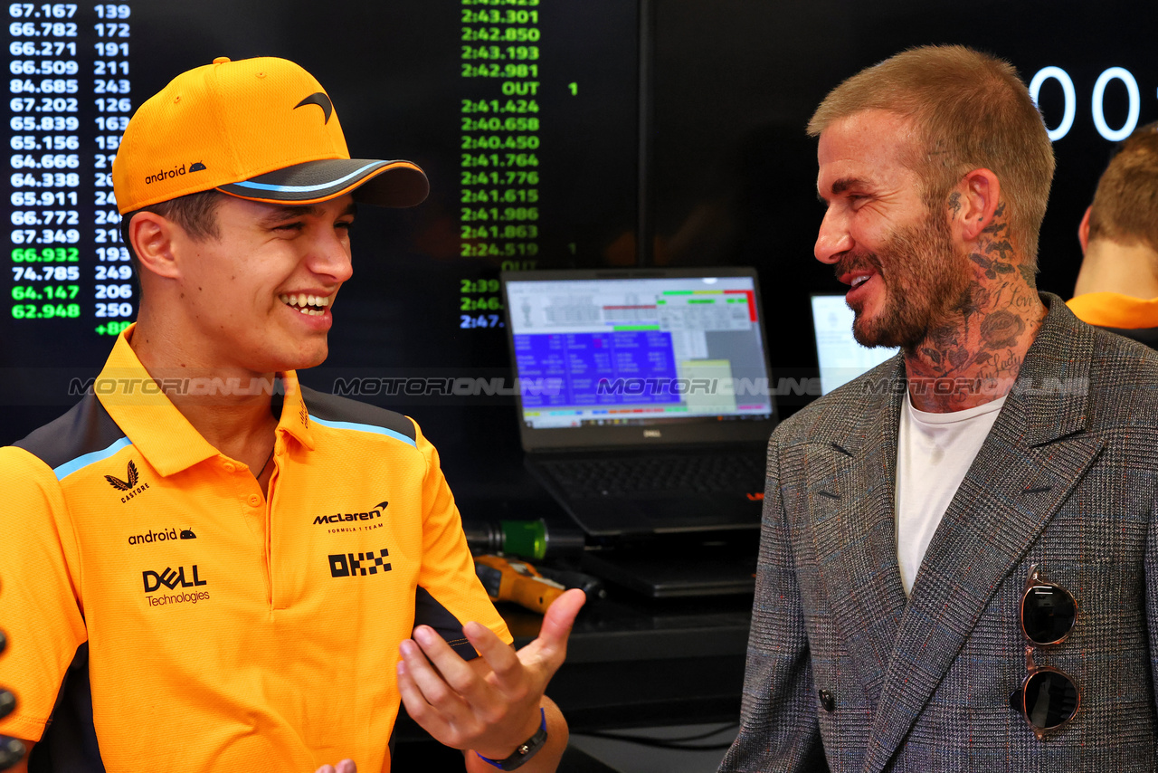 GP QATAR, (L to R): Lando Norris (GBR) McLaren with David Beckham (GBR) Former Football Player.

08.10.2023. Formula 1 World Championship, Rd 18, Qatar Grand Prix, Doha, Qatar, Gara Day.

 - www.xpbimages.com, EMail: requests@xpbimages.com © Copyright: Coates / XPB Images