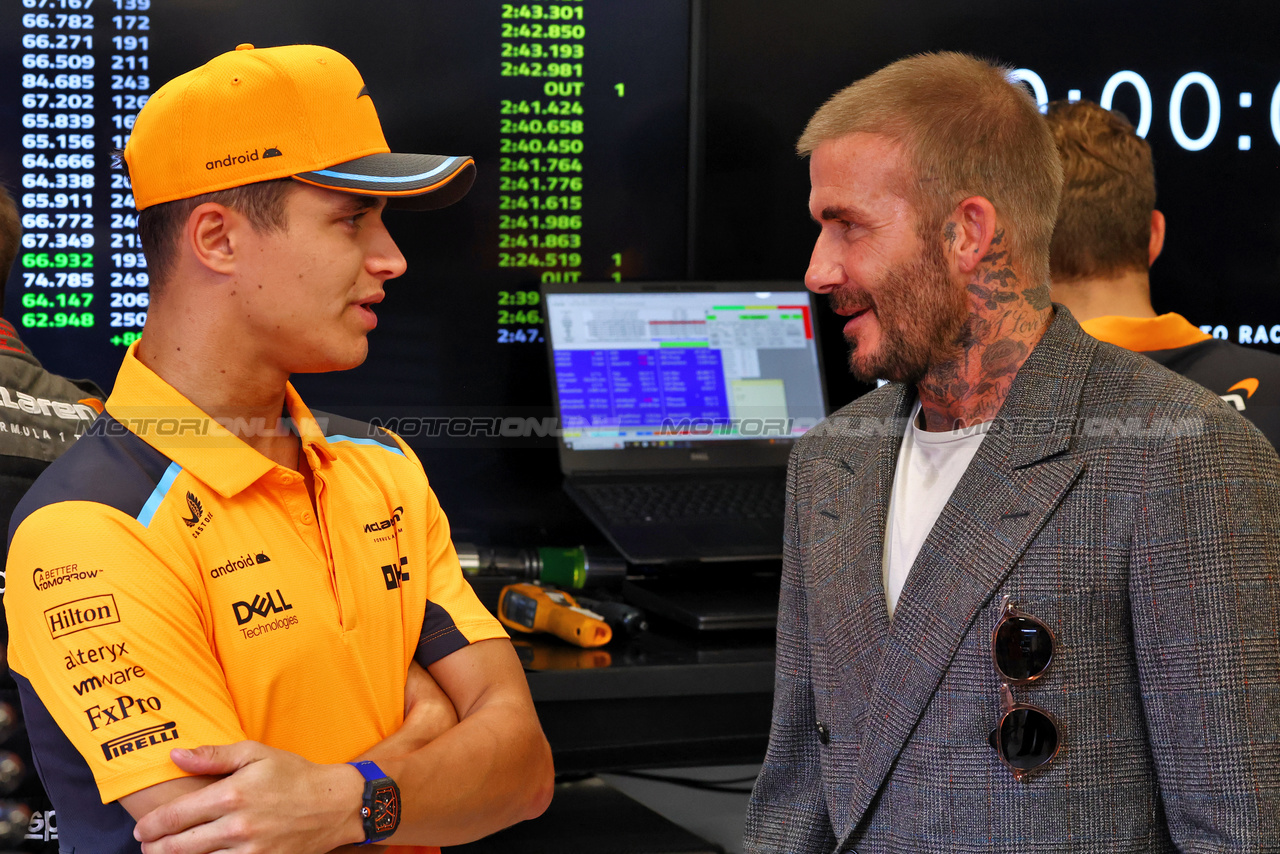 GP QATAR, (L to R): Lando Norris (GBR) McLaren with David Beckham (GBR) Former Football Player.

08.10.2023. Formula 1 World Championship, Rd 18, Qatar Grand Prix, Doha, Qatar, Gara Day.

 - www.xpbimages.com, EMail: requests@xpbimages.com © Copyright: Coates / XPB Images