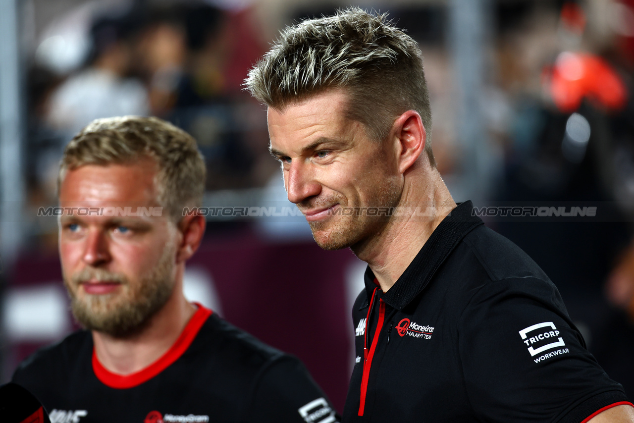 GP QATAR, Nico Hulkenberg (GER) Haas F1 Team e Kevin Magnussen (DEN) Haas F1 Team on the drivers' parade.

08.10.2023. Formula 1 World Championship, Rd 18, Qatar Grand Prix, Doha, Qatar, Gara Day.

 - www.xpbimages.com, EMail: requests@xpbimages.com © Copyright: Coates / XPB Images