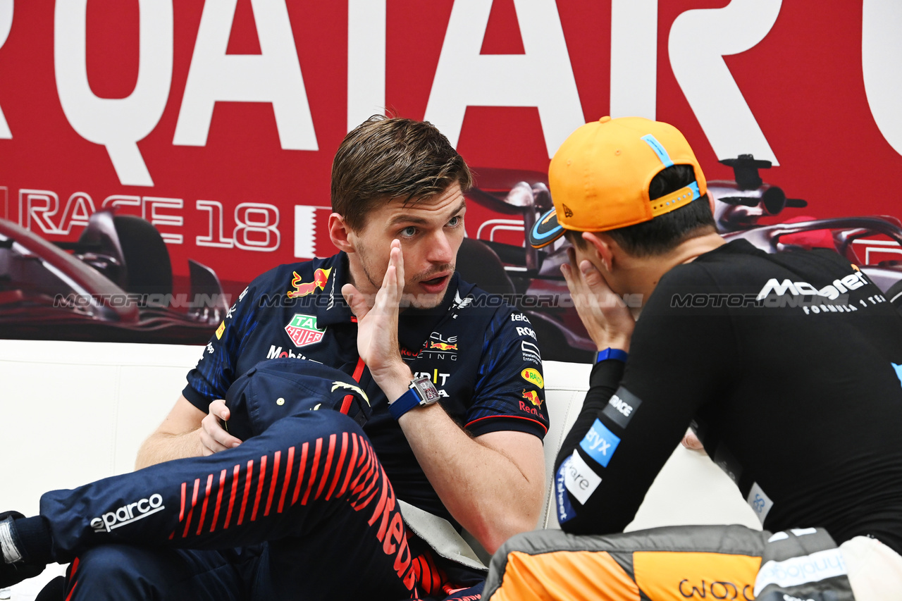 GP QATAR, (L to R): Max Verstappen (NLD) Red Bull Racing e Lando Norris (GBR) McLaren in the post race FIA Press Conference.

08.10.2023. Formula 1 World Championship, Rd 18, Qatar Grand Prix, Doha, Qatar, Gara Day.

- www.xpbimages.com, EMail: requests@xpbimages.com © Copyright: XPB Images