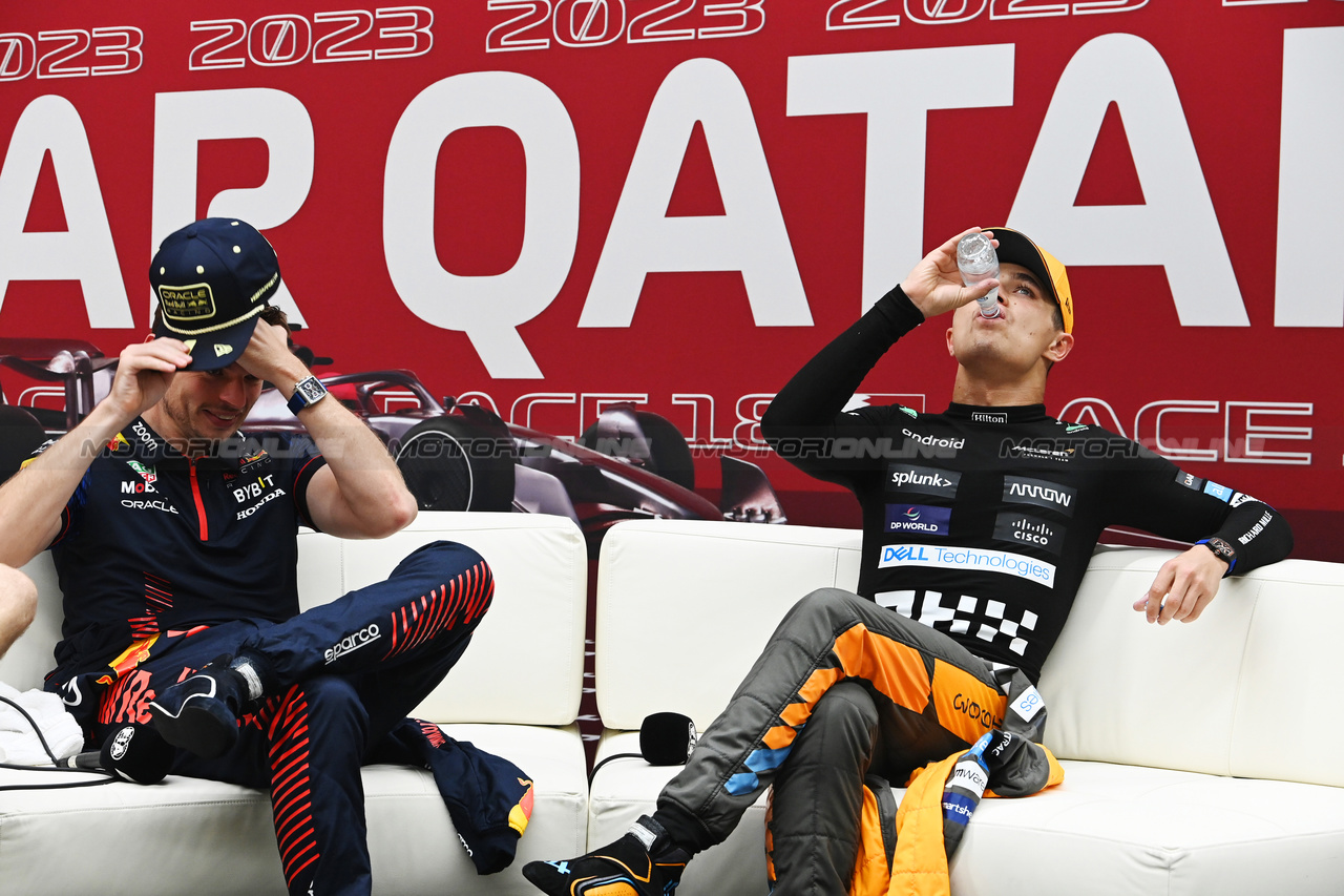 GP QATAR, (L to R): Max Verstappen (NLD) Red Bull Racing e Lando Norris (GBR) McLaren in the post race FIA Press Conference.

08.10.2023. Formula 1 World Championship, Rd 18, Qatar Grand Prix, Doha, Qatar, Gara Day.

- www.xpbimages.com, EMail: requests@xpbimages.com © Copyright: XPB Images