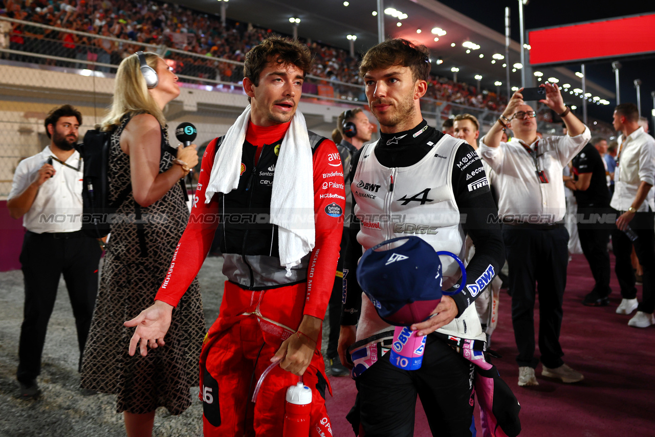 GP QATAR, (L to R): Charles Leclerc (MON) Ferrari with Pierre Gasly (FRA) Alpine F1 Team on the grid.

08.10.2023. Formula 1 World Championship, Rd 18, Qatar Grand Prix, Doha, Qatar, Gara Day.

- www.xpbimages.com, EMail: requests@xpbimages.com © Copyright: Batchelor / XPB Images