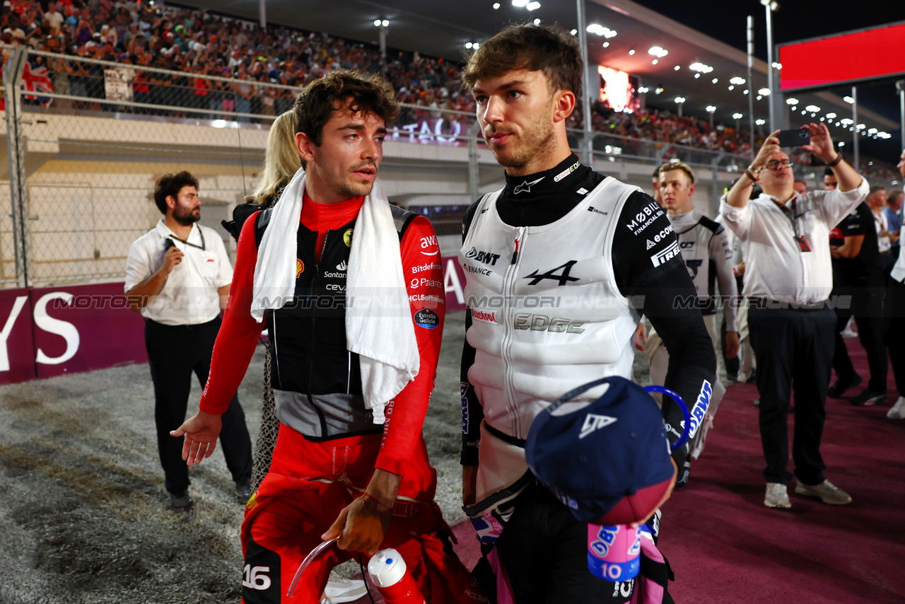 GP QATAR, (L to R): Charles Leclerc (MON) Ferrari with Pierre Gasly (FRA) Alpine F1 Team on the grid.

08.10.2023. Formula 1 World Championship, Rd 18, Qatar Grand Prix, Doha, Qatar, Gara Day.

- www.xpbimages.com, EMail: requests@xpbimages.com © Copyright: Batchelor / XPB Images