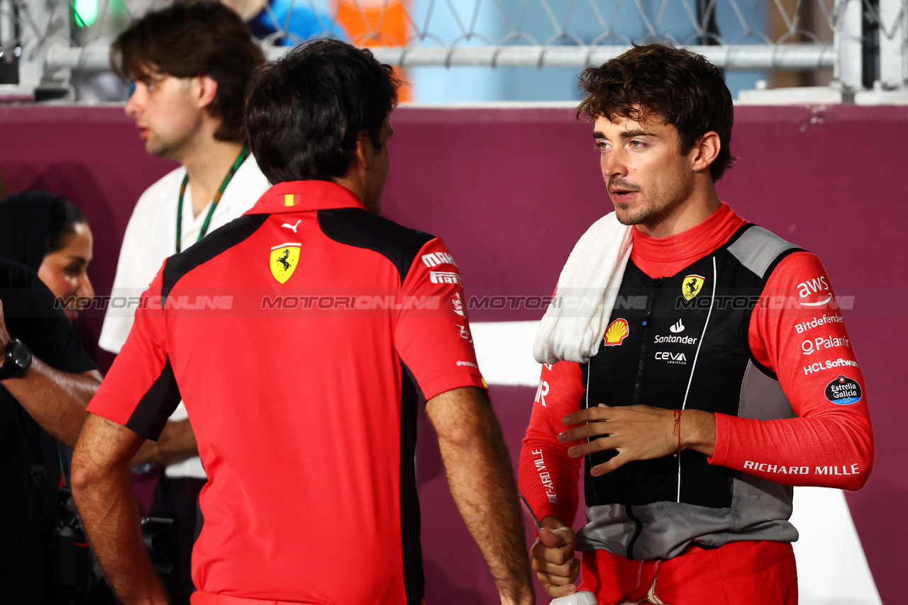 GP QATAR, (L to R): Carlos Sainz Jr (ESP) Ferrari with Charles Leclerc (MON) Ferrari on the grid.

08.10.2023. Formula 1 World Championship, Rd 18, Qatar Grand Prix, Doha, Qatar, Gara Day.

- www.xpbimages.com, EMail: requests@xpbimages.com © Copyright: Batchelor / XPB Images