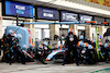 GP QATAR, Alexander Albon (THA) Williams Racing FW45 makes a pit stop.
08.10.2023. Formula 1 World Championship, Rd 18, Qatar Grand Prix, Doha, Qatar, Gara Day.
- www.xpbimages.com, EMail: requests@xpbimages.com © Copyright: Batchelor / XPB Images