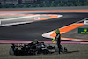 GP QATAR, Lewis Hamilton (GBR) Mercedes AMG F1 W14 crashes out at the partenza of the race.
08.10.2023. Formula 1 World Championship, Rd 18, Qatar Grand Prix, Doha, Qatar, Gara Day.
 - www.xpbimages.com, EMail: requests@xpbimages.com © Copyright: Coates / XPB Images