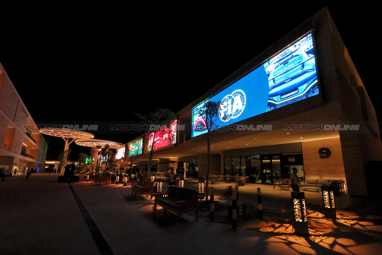 GP QATAR, Paddock Atmosfera.

05.10.2023. Formula 1 World Championship, Rd 18, Qatar Grand Prix, Doha, Qatar, Preparation Day.

- www.xpbimages.com, EMail: requests@xpbimages.com © Copyright: Moy / XPB Images