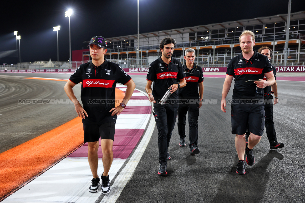 GP QATAR, Zhou Guanyu (CHN) Alfa Romeo F1 Team walks the circuit with the team.

05.10.2023. Formula 1 World Championship, Rd 18, Qatar Grand Prix, Doha, Qatar, Preparation Day.

- www.xpbimages.com, EMail: requests@xpbimages.com © Copyright: Batchelor / XPB Images