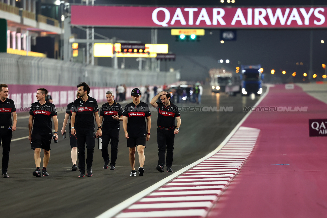 GP QATAR, Zhou Guanyu (CHN) Alfa Romeo F1 Team walks the circuit with the team.

05.10.2023. Formula 1 World Championship, Rd 18, Qatar Grand Prix, Doha, Qatar, Preparation Day.

- www.xpbimages.com, EMail: requests@xpbimages.com © Copyright: Batchelor / XPB Images
