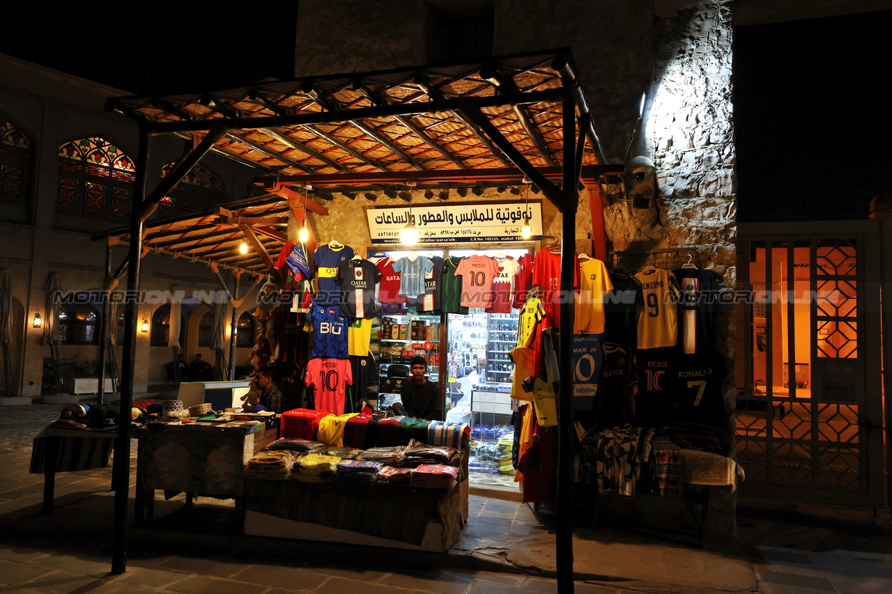 GP QATAR, Doha Atmosfera - Souq Waqif -  marketplace. 

05.10.2023. Formula 1 World Championship, Rd 18, Qatar Grand Prix, Doha, Qatar, Preparation Day.

- www.xpbimages.com, EMail: requests@xpbimages.com © Copyright: Moy / XPB Images