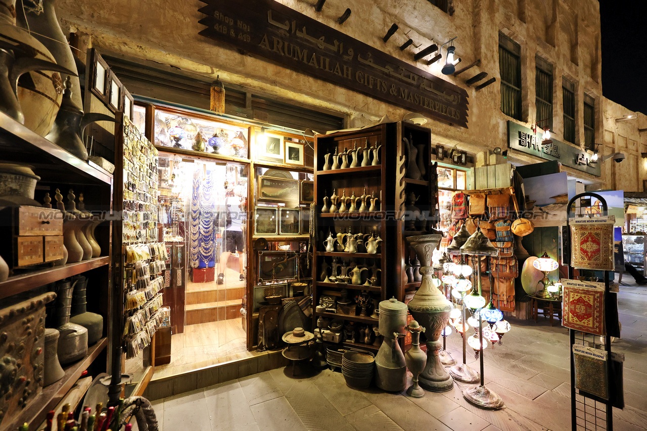 GP QATAR, Doha Atmosfera - Souq Waqif -  marketplace. 

05.10.2023. Formula 1 World Championship, Rd 18, Qatar Grand Prix, Doha, Qatar, Preparation Day.

- www.xpbimages.com, EMail: requests@xpbimages.com © Copyright: Moy / XPB Images