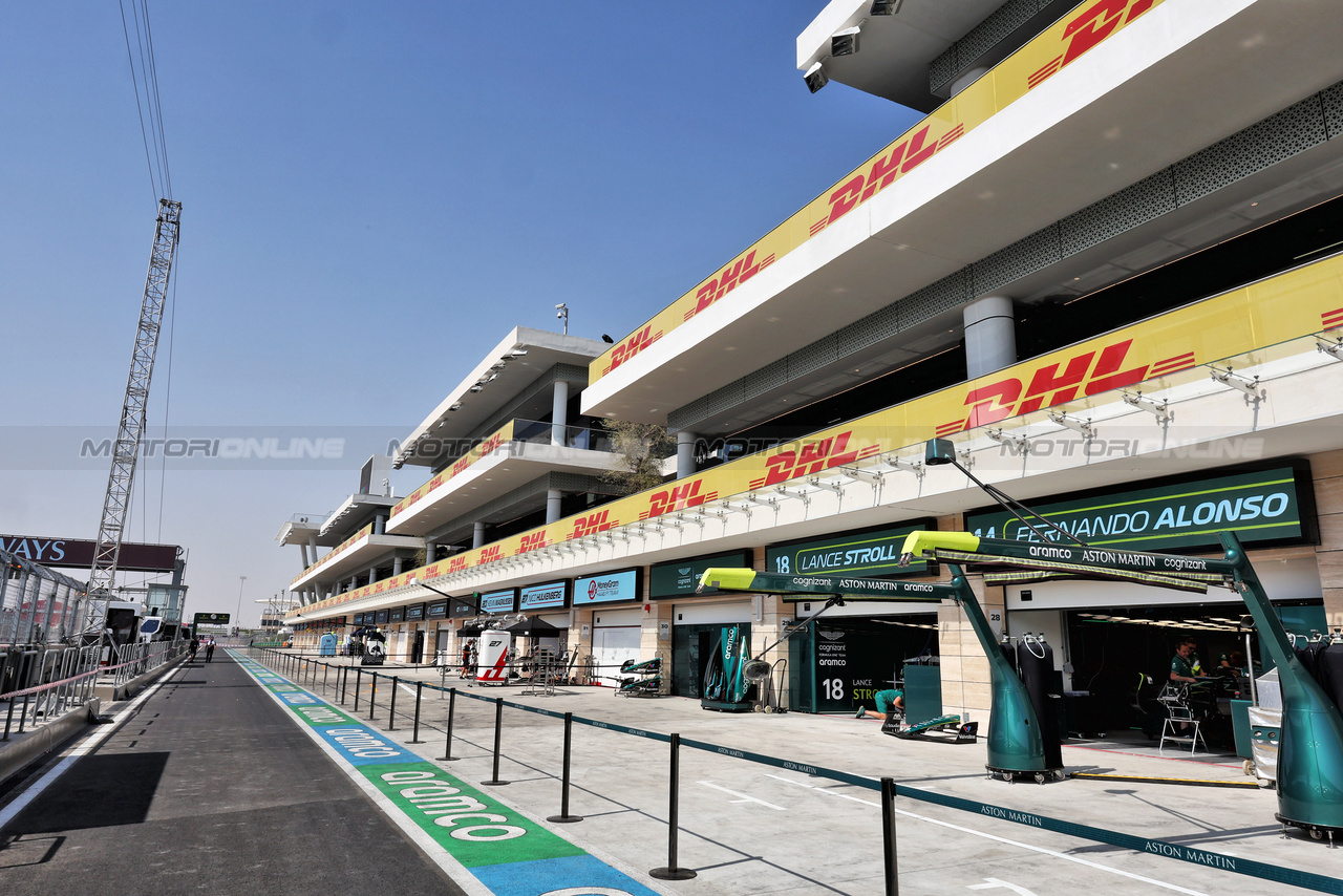 GP QATAR, Circuit Atmosfera - Aston Martin F1 Team pit garages.

05.10.2023. Formula 1 World Championship, Rd 18, Qatar Grand Prix, Doha, Qatar, Preparation Day.

- www.xpbimages.com, EMail: requests@xpbimages.com © Copyright: Moy / XPB Images