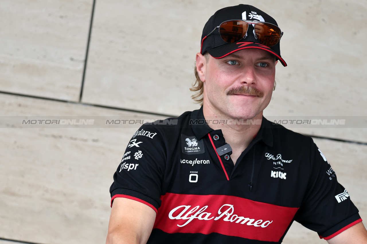 GP QATAR, Valtteri Bottas (FIN) Alfa Romeo F1 Team.

05.10.2023. Formula 1 World Championship, Rd 18, Qatar Grand Prix, Doha, Qatar, Preparation Day.

- www.xpbimages.com, EMail: requests@xpbimages.com © Copyright: Moy / XPB Images