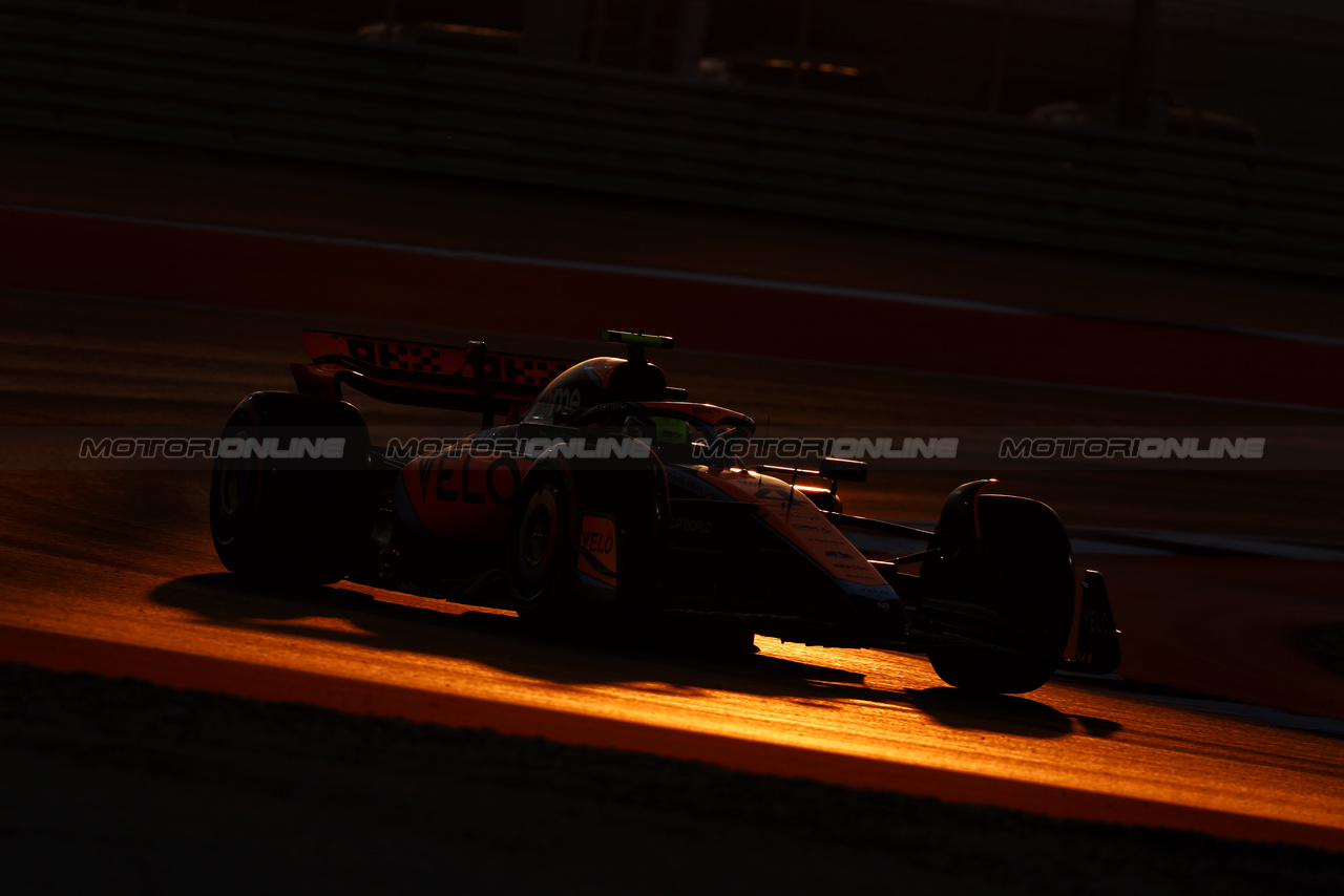 GP QATAR, Lando Norris (GBR) McLaren MCL60.

07.10.2023. Formula 1 World Championship, Rd 18, Qatar Grand Prix, Doha, Qatar, Sprint Day.

 - www.xpbimages.com, EMail: requests@xpbimages.com © Copyright: Coates / XPB Images