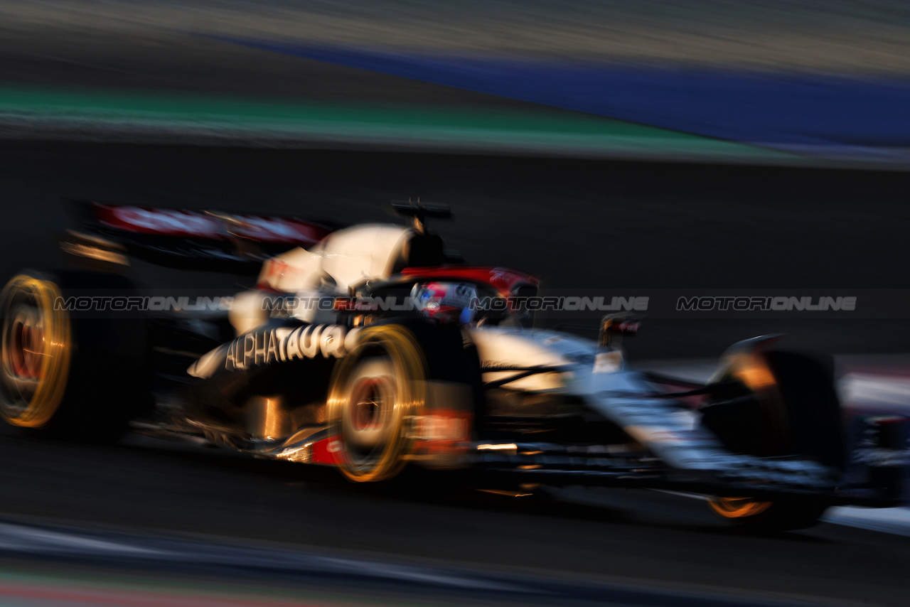 GP QATAR, Liam Lawson (NZL) AlphaTauri AT04.

07.10.2023. Formula 1 World Championship, Rd 18, Qatar Grand Prix, Doha, Qatar, Sprint Day.

 - www.xpbimages.com, EMail: requests@xpbimages.com © Copyright: Coates / XPB Images