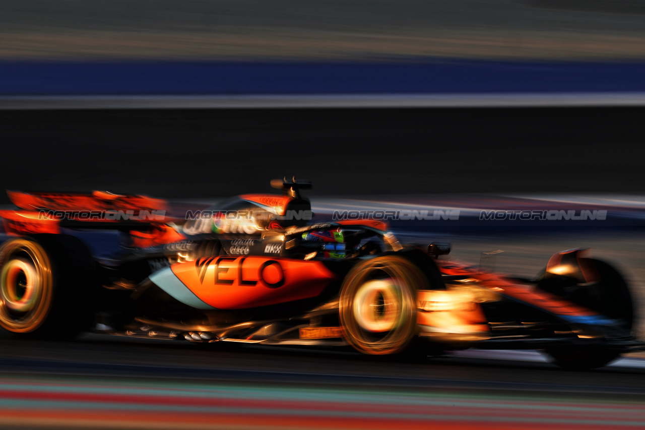 GP QATAR, Oscar Piastri (AUS) McLaren MCL60.

07.10.2023. Formula 1 World Championship, Rd 18, Qatar Grand Prix, Doha, Qatar, Sprint Day.

 - www.xpbimages.com, EMail: requests@xpbimages.com © Copyright: Coates / XPB Images