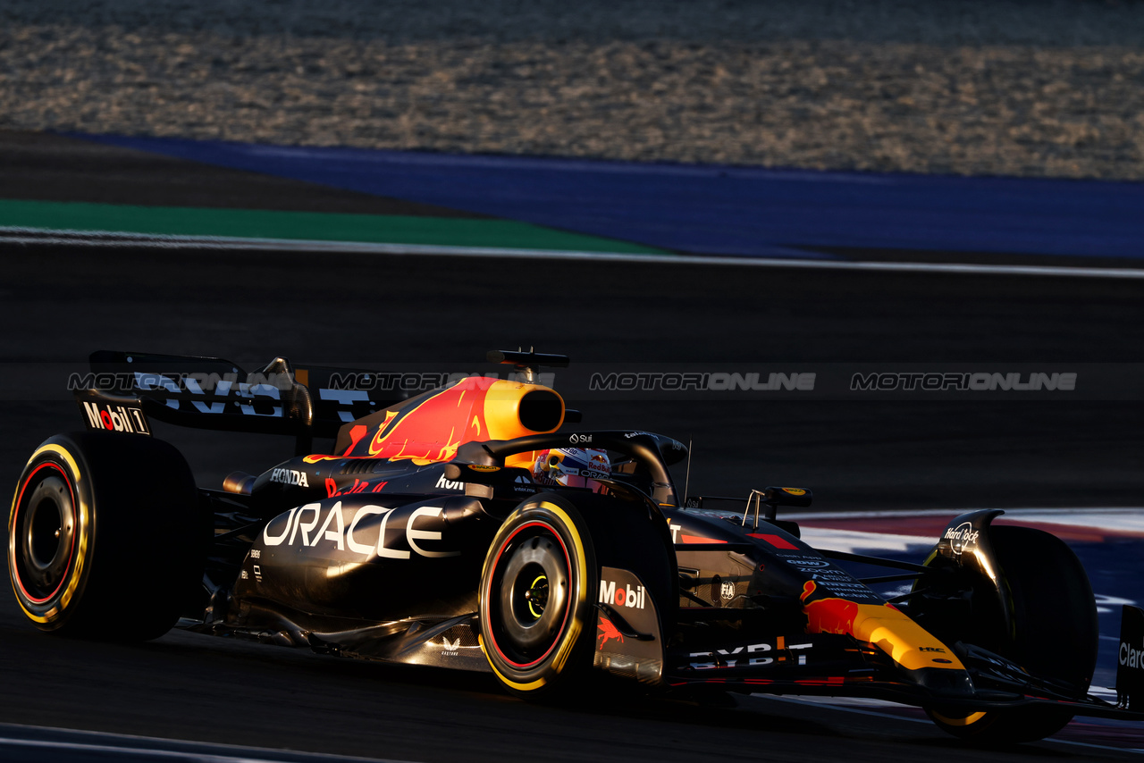 GP QATAR, Max Verstappen (NLD) Red Bull Racing RB19.

07.10.2023. Formula 1 World Championship, Rd 18, Qatar Grand Prix, Doha, Qatar, Sprint Day.

 - www.xpbimages.com, EMail: requests@xpbimages.com © Copyright: Coates / XPB Images