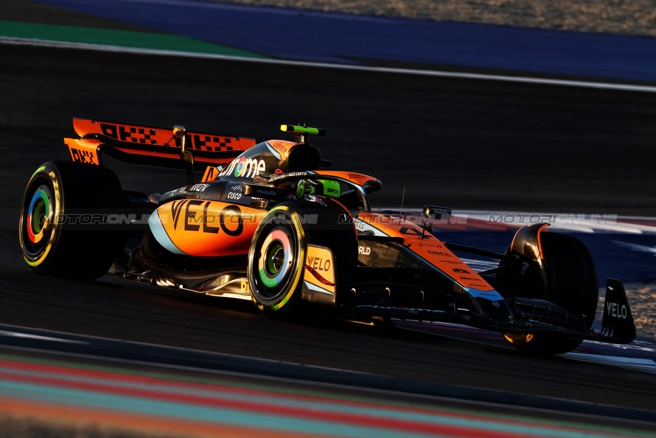 GP QATAR, Lando Norris (GBR) McLaren MCL60.

07.10.2023. Formula 1 World Championship, Rd 18, Qatar Grand Prix, Doha, Qatar, Sprint Day.

 - www.xpbimages.com, EMail: requests@xpbimages.com © Copyright: Coates / XPB Images