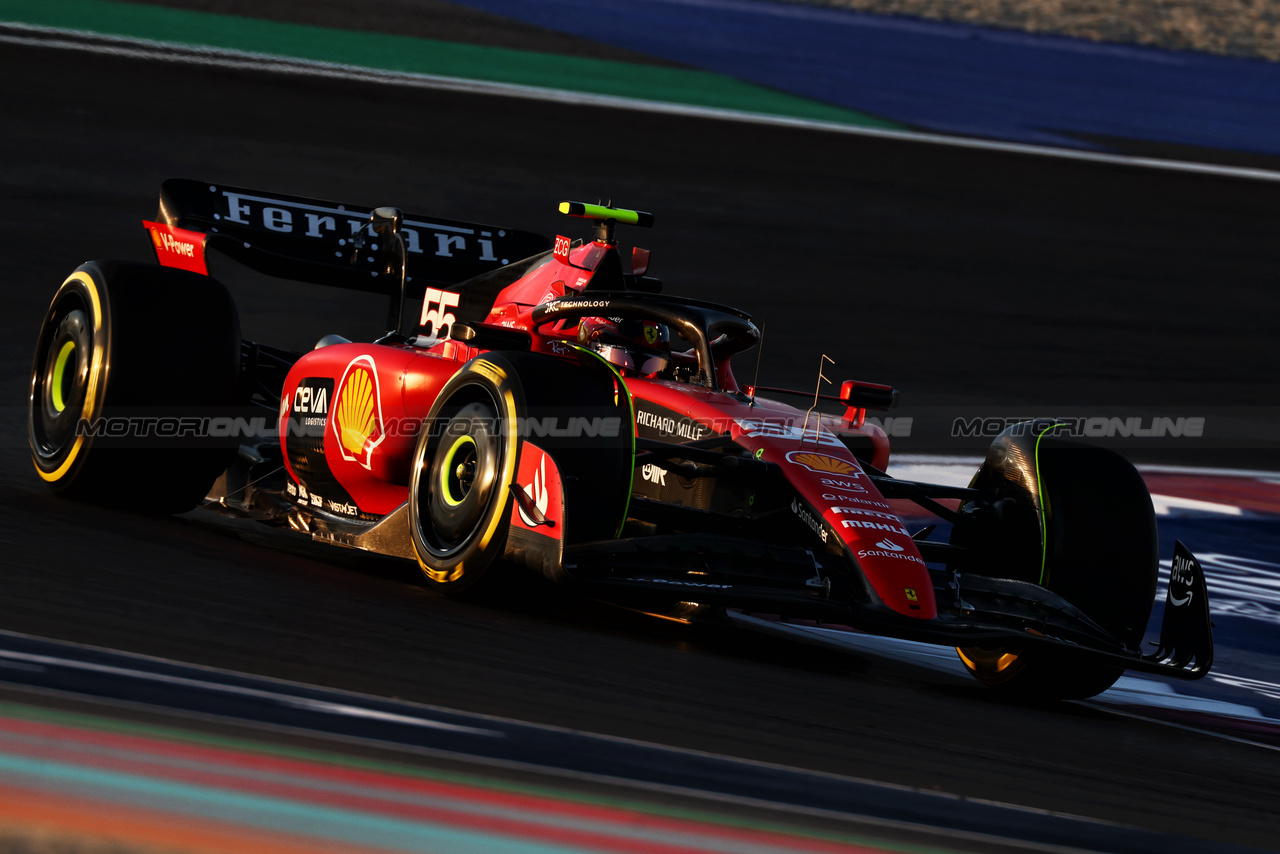 GP QATAR, Carlos Sainz Jr (ESP) Ferrari SF-23.

07.10.2023. Formula 1 World Championship, Rd 18, Qatar Grand Prix, Doha, Qatar, Sprint Day.

 - www.xpbimages.com, EMail: requests@xpbimages.com © Copyright: Coates / XPB Images