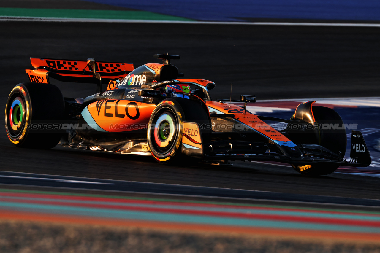 GP QATAR, Oscar Piastri (AUS) McLaren MCL60.

07.10.2023. Formula 1 World Championship, Rd 18, Qatar Grand Prix, Doha, Qatar, Sprint Day.

 - www.xpbimages.com, EMail: requests@xpbimages.com © Copyright: Coates / XPB Images