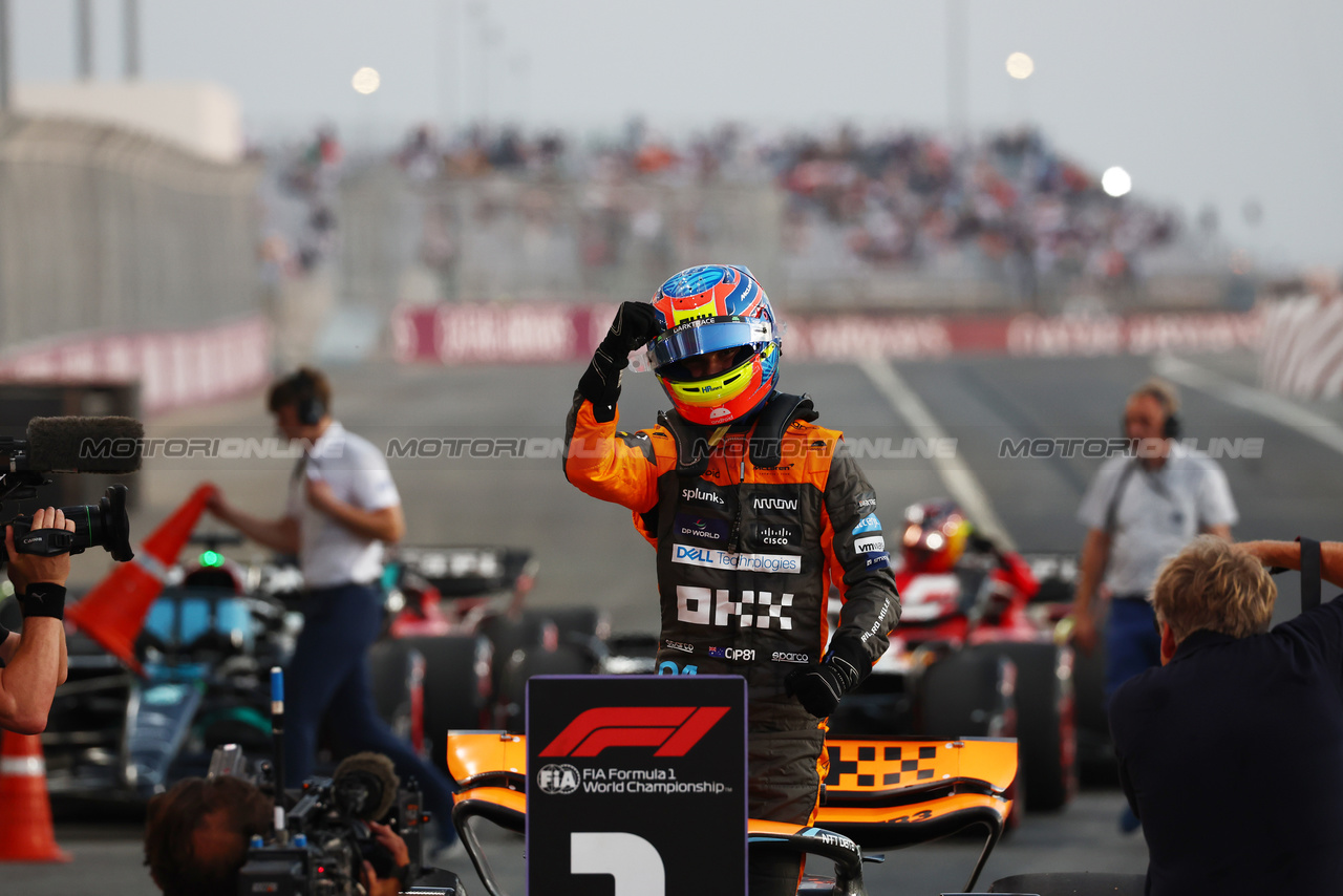 GP QATAR, Oscar Piastri (AUS) McLaren MCL60 celebrates being fastest in Sprint Shootout.

07.10.2023. Formula 1 World Championship, Rd 18, Qatar Grand Prix, Doha, Qatar, Sprint Day.

 - www.xpbimages.com, EMail: requests@xpbimages.com © Copyright: Coates / XPB Images
