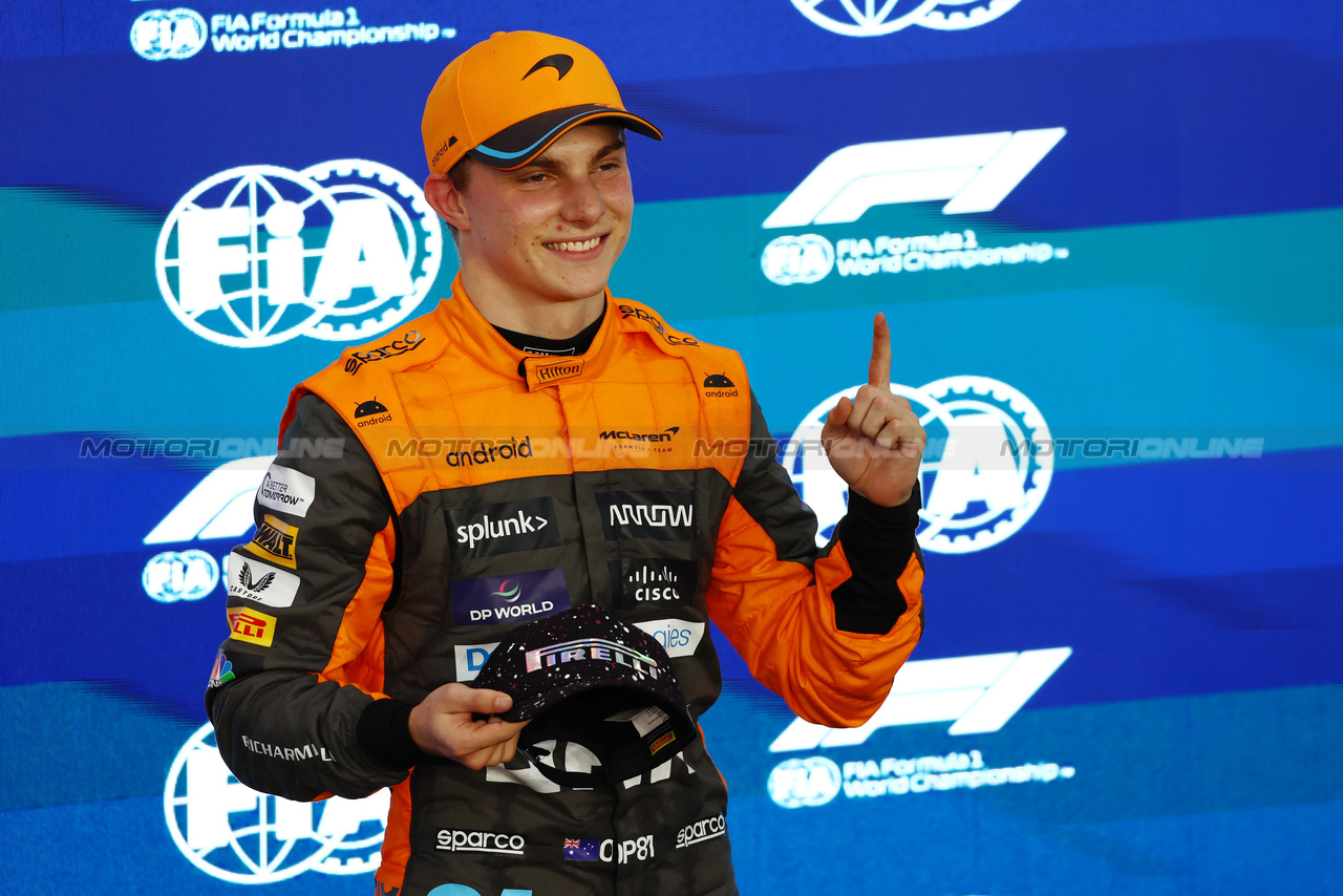 GP QATAR, Oscar Piastri (AUS) McLaren MCL60 celebrates being fastest in Sprint Shootout.

07.10.2023. Formula 1 World Championship, Rd 18, Qatar Grand Prix, Doha, Qatar, Sprint Day.

 - www.xpbimages.com, EMail: requests@xpbimages.com © Copyright: Coates / XPB Images