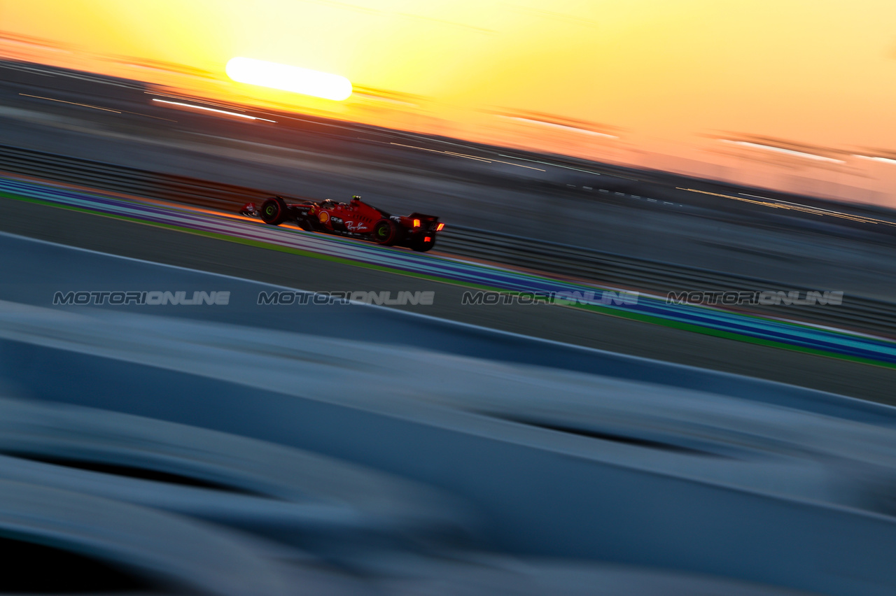 GP QATAR, Carlos Sainz Jr (ESP), Ferrari 
07.10.2023. Formula 1 World Championship, Rd 18, Qatar Grand Prix, Doha, Qatar, Sprint Day.
- www.xpbimages.com, EMail: requests@xpbimages.com © Copyright: Charniaux / XPB Images