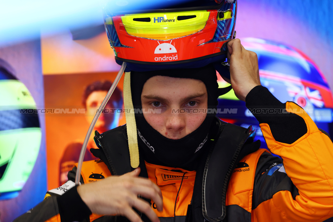 GP QATAR, Oscar Piastri (AUS) McLaren.

07.10.2023. Formula 1 World Championship, Rd 18, Qatar Grand Prix, Doha, Qatar, Sprint Day.

 - www.xpbimages.com, EMail: requests@xpbimages.com © Copyright: Coates / XPB Images