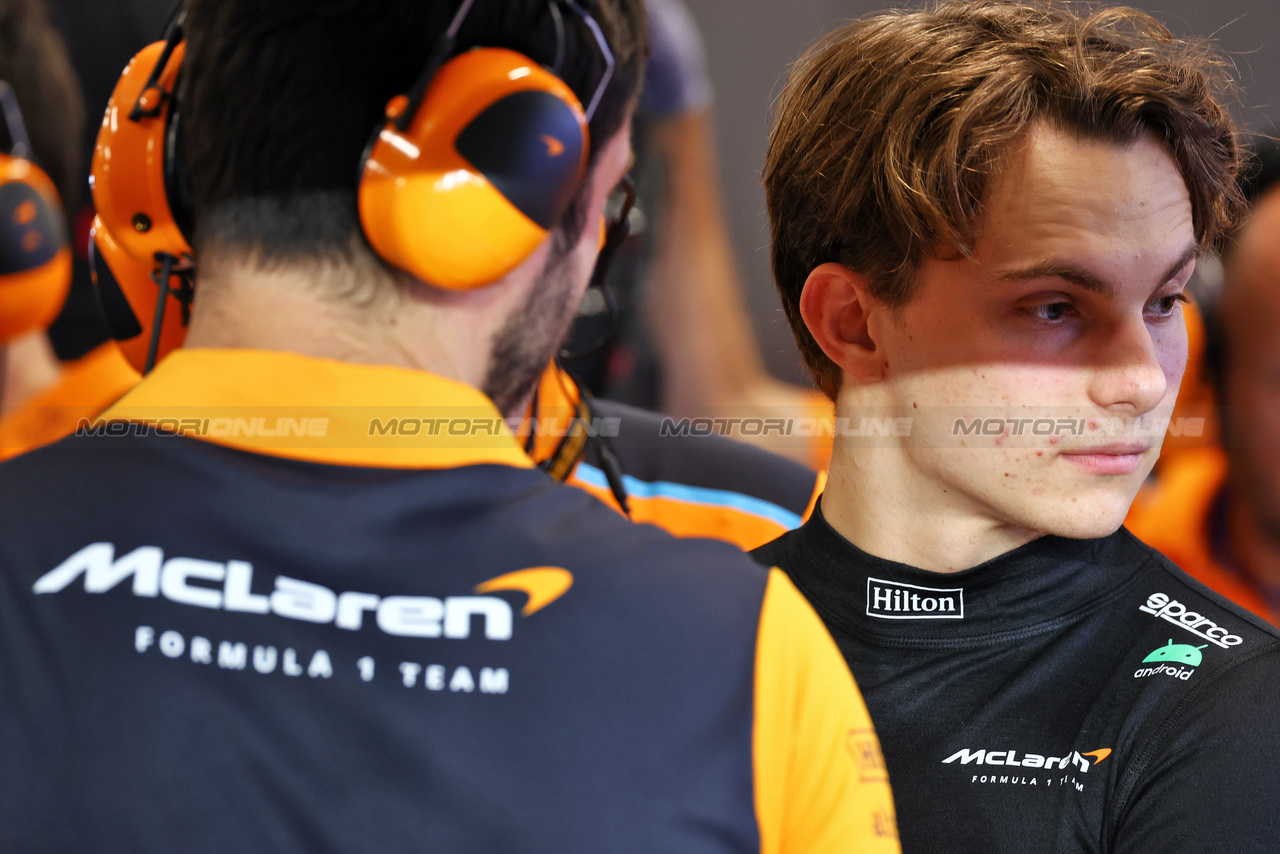 GP QATAR, Oscar Piastri (AUS) McLaren.

07.10.2023. Formula 1 World Championship, Rd 18, Qatar Grand Prix, Doha, Qatar, Sprint Day.

 - www.xpbimages.com, EMail: requests@xpbimages.com © Copyright: Coates / XPB Images