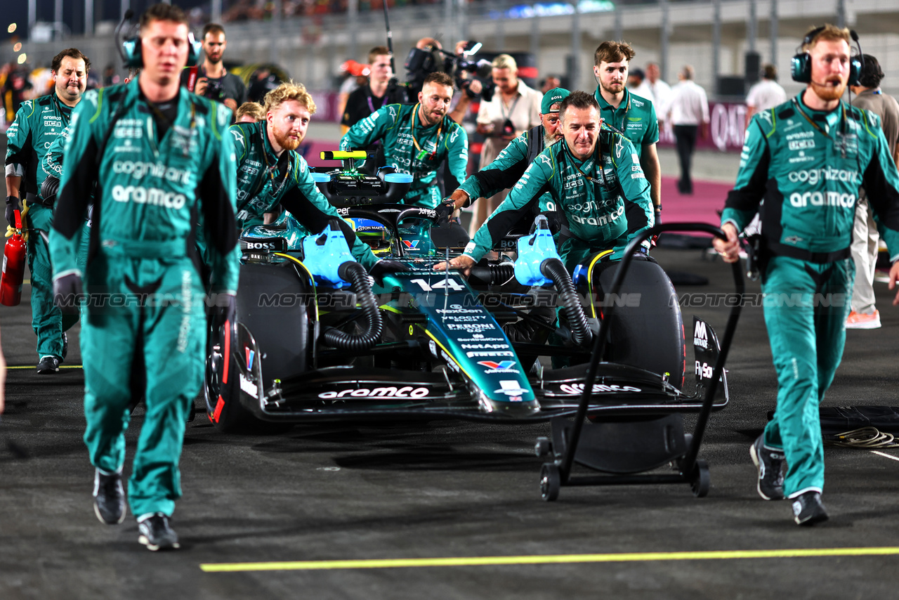 GP QATAR, Fernando Alonso (ESP) Aston Martin F1 Team on the grid.

07.10.2023. Formula 1 World Championship, Rd 18, Qatar Grand Prix, Doha, Qatar, Sprint Day.

- www.xpbimages.com, EMail: requests@xpbimages.com © Copyright: Charniaux / XPB Images