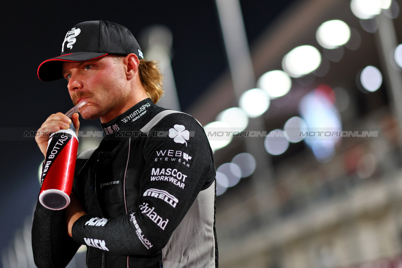 GP QATAR, Valtteri Bottas (FIN) Alfa Romeo F1 Team on the grid.

07.10.2023. Formula 1 World Championship, Rd 18, Qatar Grand Prix, Doha, Qatar, Sprint Day.

- www.xpbimages.com, EMail: requests@xpbimages.com © Copyright: Charniaux / XPB Images