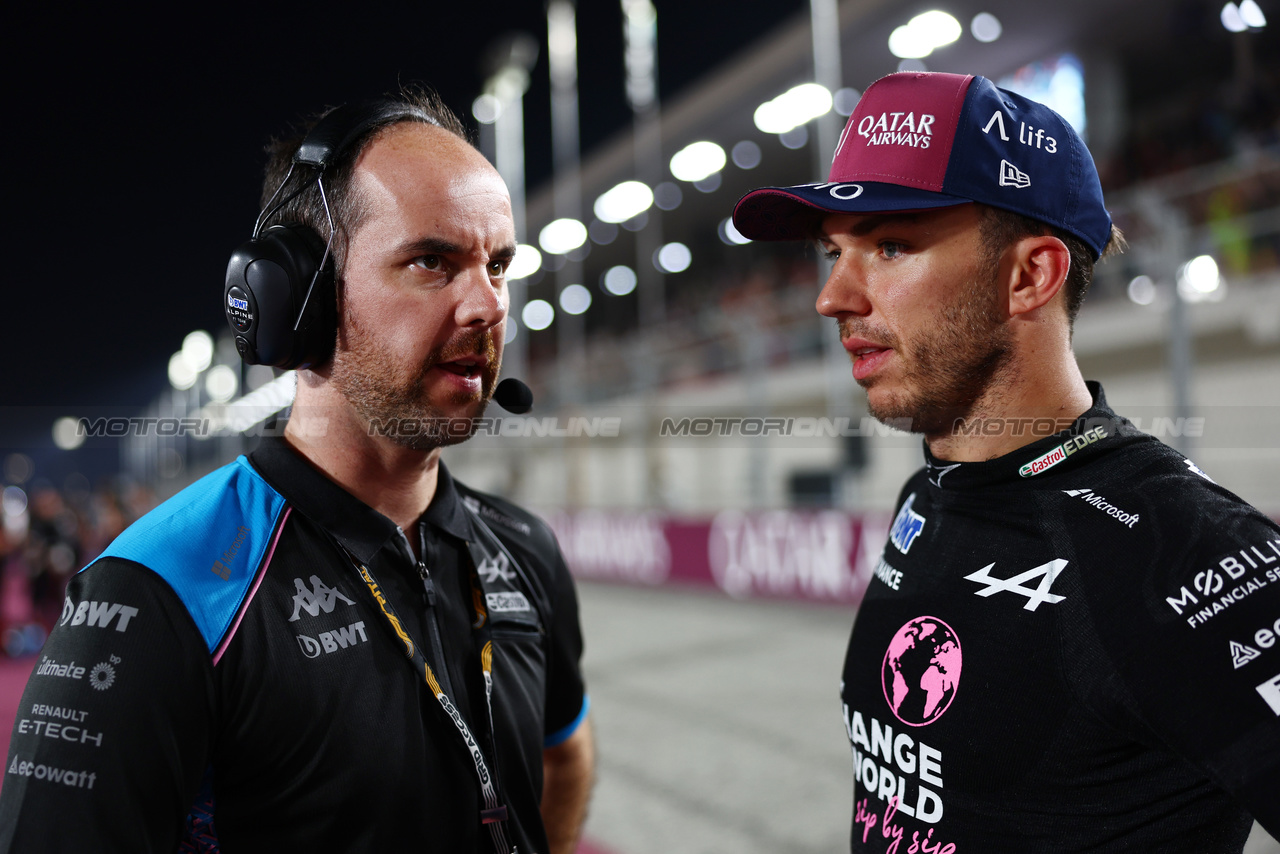 GP QATAR, Pierre Gasly (FRA) Alpine F1 Team with Karel Loos (BEL) Alpine F1 Team Gara Engineer on the grid.

07.10.2023. Formula 1 World Championship, Rd 18, Qatar Grand Prix, Doha, Qatar, Sprint Day.

- www.xpbimages.com, EMail: requests@xpbimages.com © Copyright: Charniaux / XPB Images