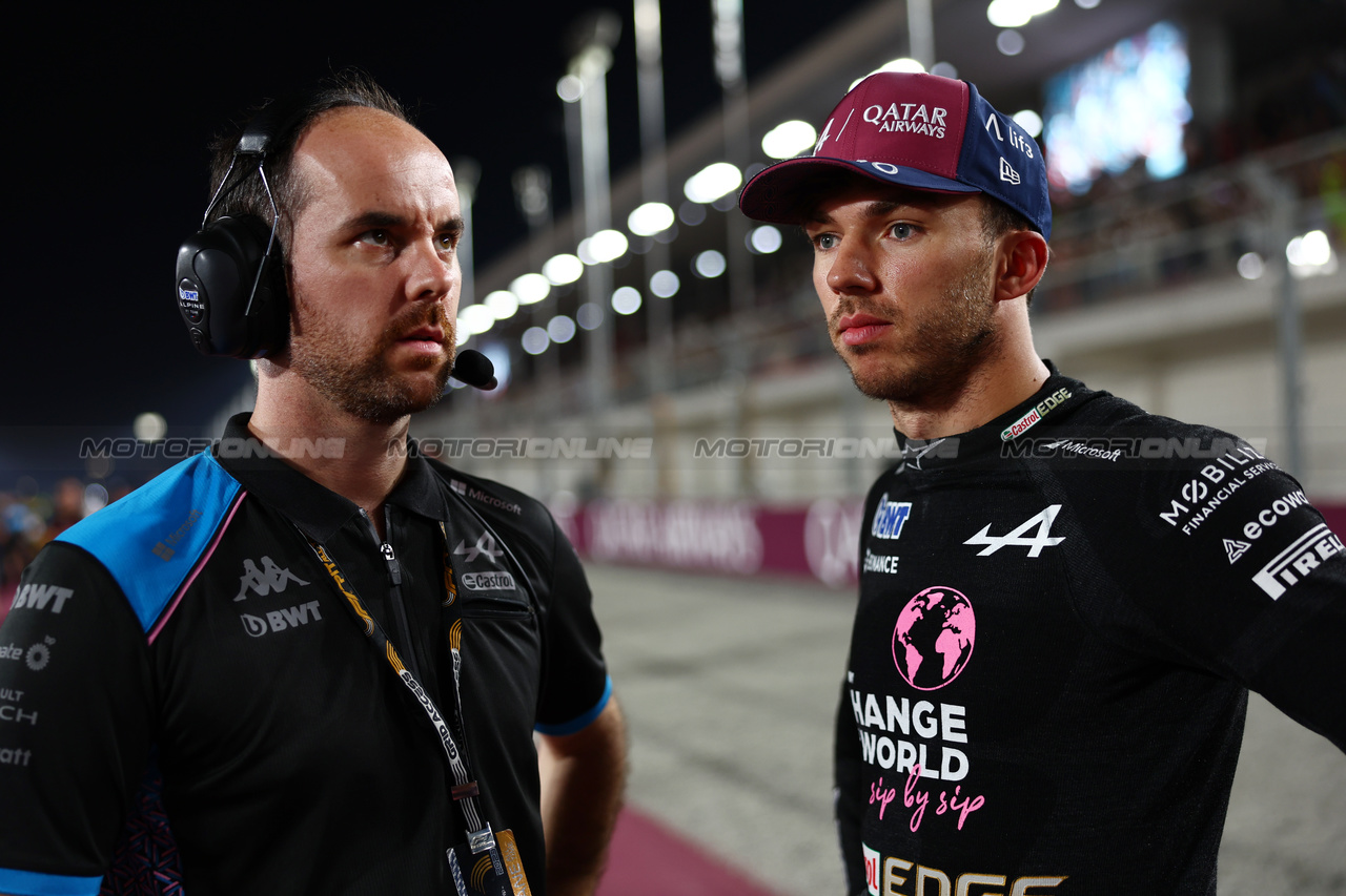 GP QATAR, Pierre Gasly (FRA) Alpine F1 Team with Karel Loos (BEL) Alpine F1 Team Gara Engineer on the grid.

07.10.2023. Formula 1 World Championship, Rd 18, Qatar Grand Prix, Doha, Qatar, Sprint Day.

- www.xpbimages.com, EMail: requests@xpbimages.com © Copyright: Charniaux / XPB Images
