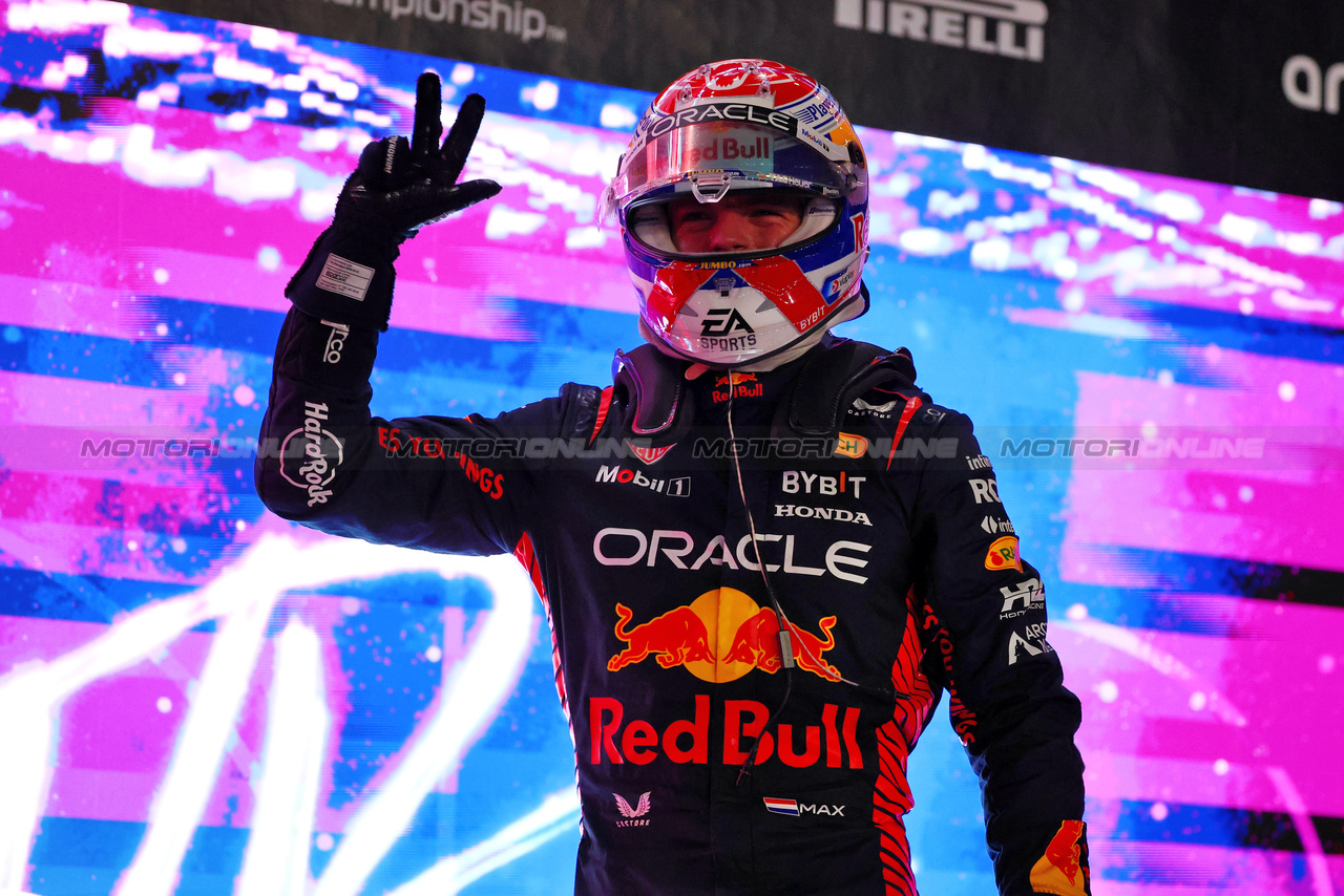 GP QATAR, Max Verstappen (NLD) Red Bull Racing celebrates winning his third World Championship in Sprint parc ferme.

07.10.2023. Formula 1 World Championship, Rd 18, Qatar Grand Prix, Doha, Qatar, Sprint Day.

 - www.xpbimages.com, EMail: requests@xpbimages.com © Copyright: Coates / XPB Images