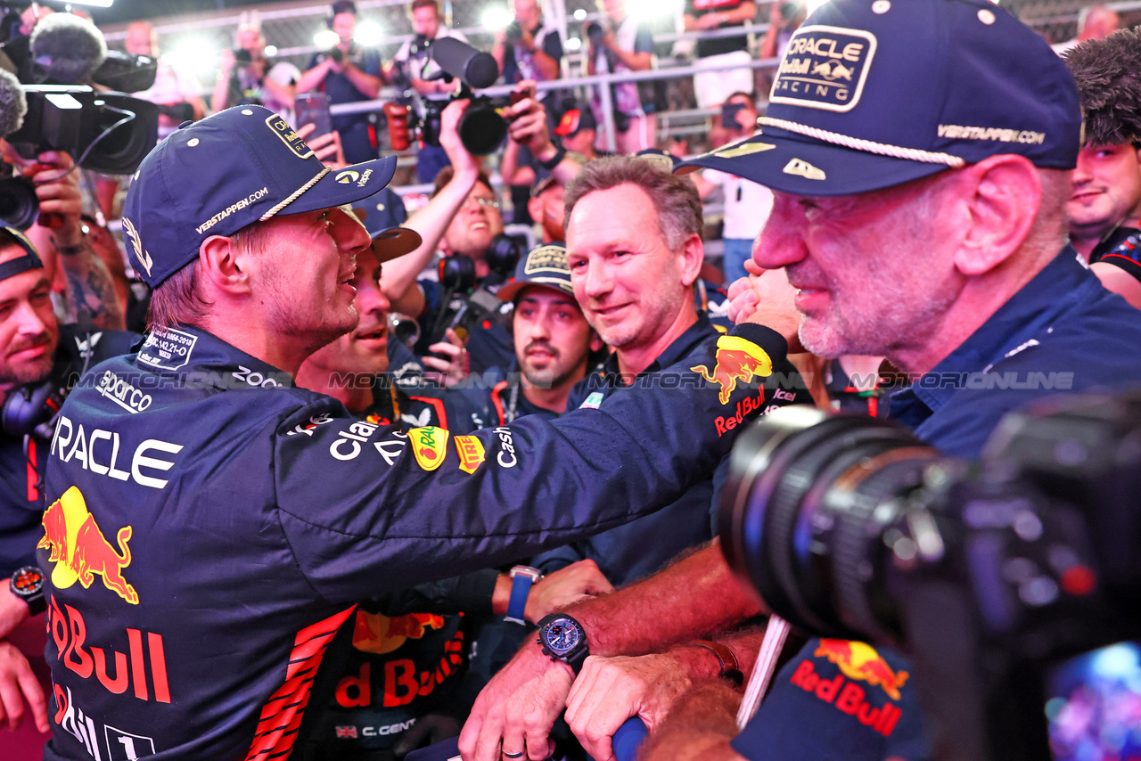GP QATAR, Max Verstappen (NLD) Red Bull Racing celebrates winning his third World Championship in Sprint parc ferme with Christian Horner (GBR) Red Bull Racing Team Principal e Adrian Newey (GBR) Red Bull Racing Chief Technical Officer.

07.10.2023. Formula 1 World Championship, Rd 18, Qatar Grand Prix, Doha, Qatar, Sprint Day.

- www.xpbimages.com, EMail: requests@xpbimages.com © Copyright: Charniaux / XPB Images