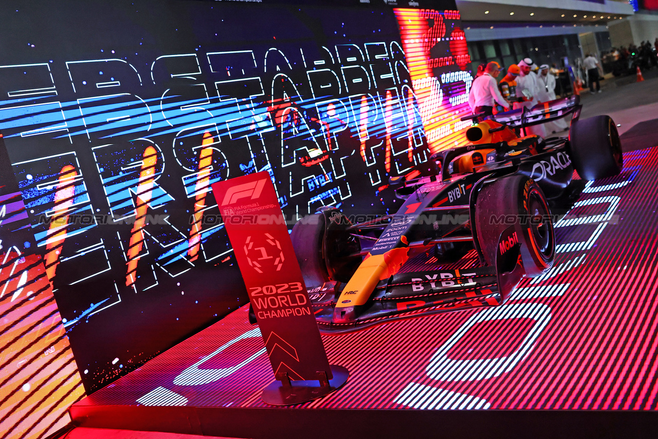 GP QATAR, Max Verstappen (NLD) Red Bull Racing RB19 winning his third World Championship in Sprint parc ferme.

07.10.2023. Formula 1 World Championship, Rd 18, Qatar Grand Prix, Doha, Qatar, Sprint Day.

- www.xpbimages.com, EMail: requests@xpbimages.com © Copyright: Charniaux / XPB Images