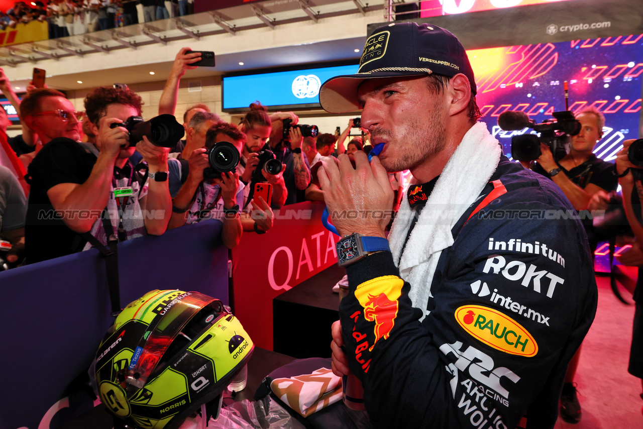 GP QATAR, Max Verstappen (NLD) Red Bull Racing celebrates winning his third World Championship in Sprint parc ferme.

07.10.2023. Formula 1 World Championship, Rd 18, Qatar Grand Prix, Doha, Qatar, Sprint Day.

 - www.xpbimages.com, EMail: requests@xpbimages.com © Copyright: Coates / XPB Images