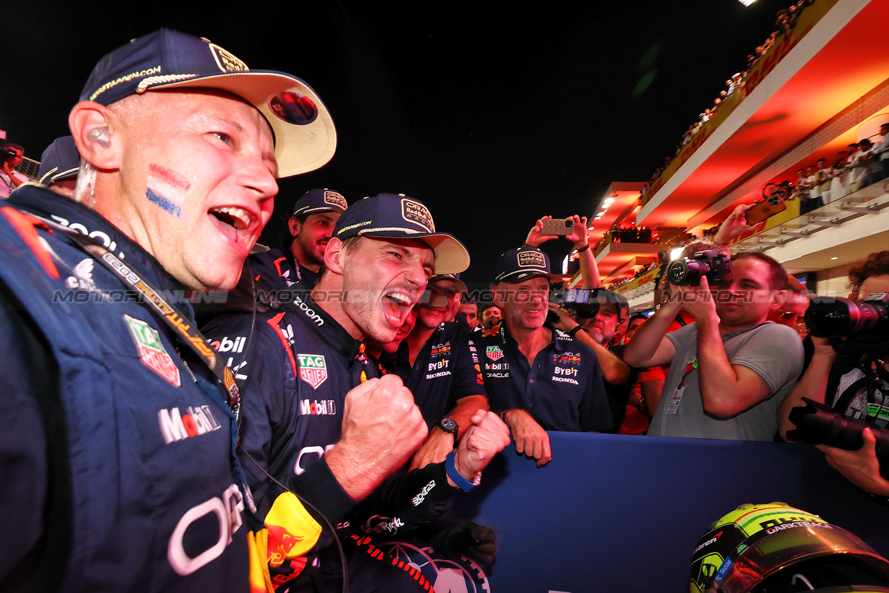 GP QATAR, Max Verstappen (NLD) Red Bull Racing celebrates winning his third World Championship in Sprint parc ferme.

07.10.2023. Formula 1 World Championship, Rd 18, Qatar Grand Prix, Doha, Qatar, Sprint Day.

 - www.xpbimages.com, EMail: requests@xpbimages.com © Copyright: Coates / XPB Images