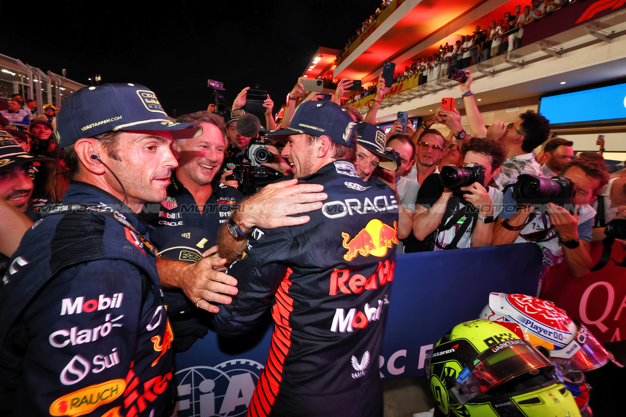 GP QATAR, Max Verstappen (NLD) Red Bull Racing celebrates winning his third World Championship in Sprint parc ferme with Christian Horner (GBR) Red Bull Racing Team Principal e Adrian Newey (GBR) Red Bull Racing Chief Technical Officer.

07.10.2023. Formula 1 World Championship, Rd 18, Qatar Grand Prix, Doha, Qatar, Sprint Day.

 - www.xpbimages.com, EMail: requests@xpbimages.com © Copyright: Coates / XPB Images