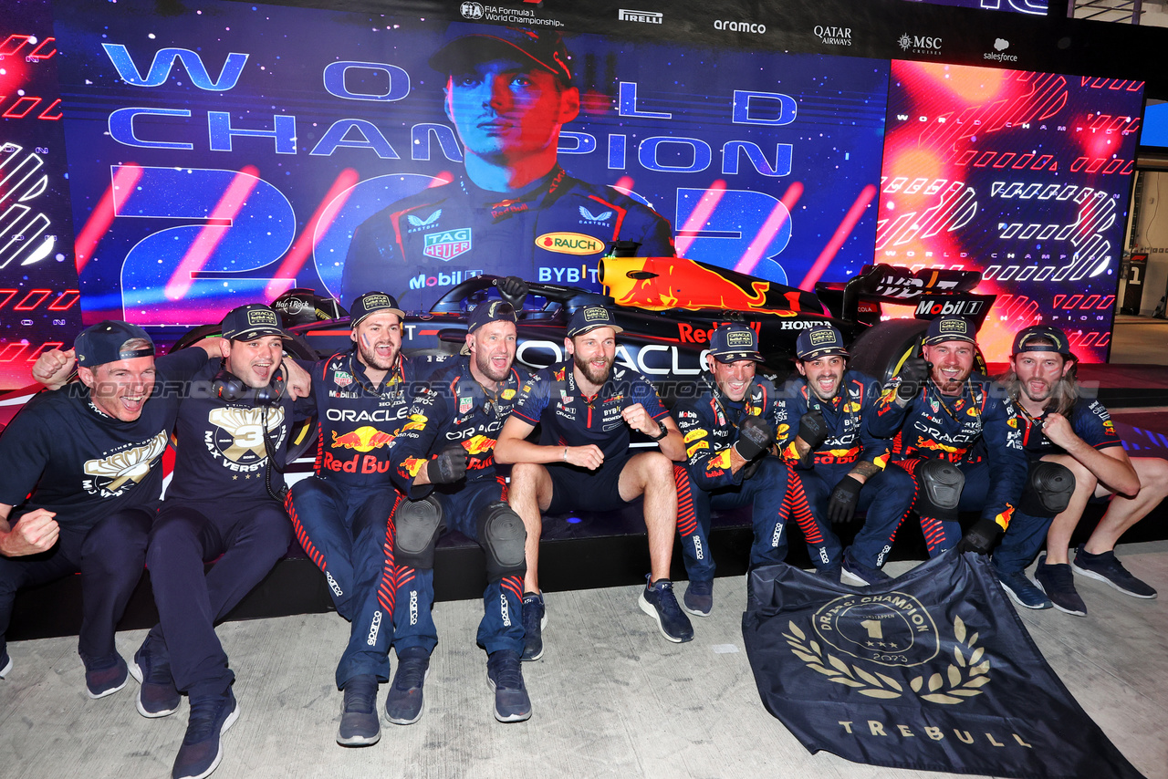 GP QATAR, Red Bull Racing celebrate Max Verstappen (NLD) Red Bull Racing winning his third World Championship in Sprint parc ferme.

07.10.2023. Formula 1 World Championship, Rd 18, Qatar Grand Prix, Doha, Qatar, Sprint Day.

- www.xpbimages.com, EMail: requests@xpbimages.com © Copyright: Moy / XPB Images