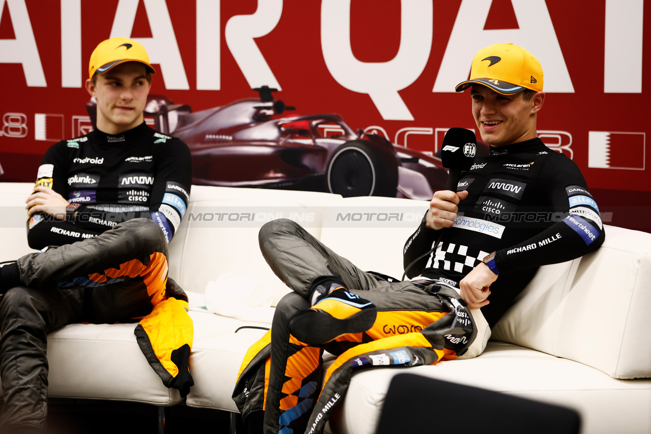 GP QATAR, (L to R): Oscar Piastri (AUS) McLaren e Lando Norris (GBR) McLaren, in the post Sprint FIA Press Conference.

07.10.2023. Formula 1 World Championship, Rd 18, Qatar Grand Prix, Doha, Qatar, Sprint Day.

- www.xpbimages.com, EMail: requests@xpbimages.com © Copyright: XPB Images