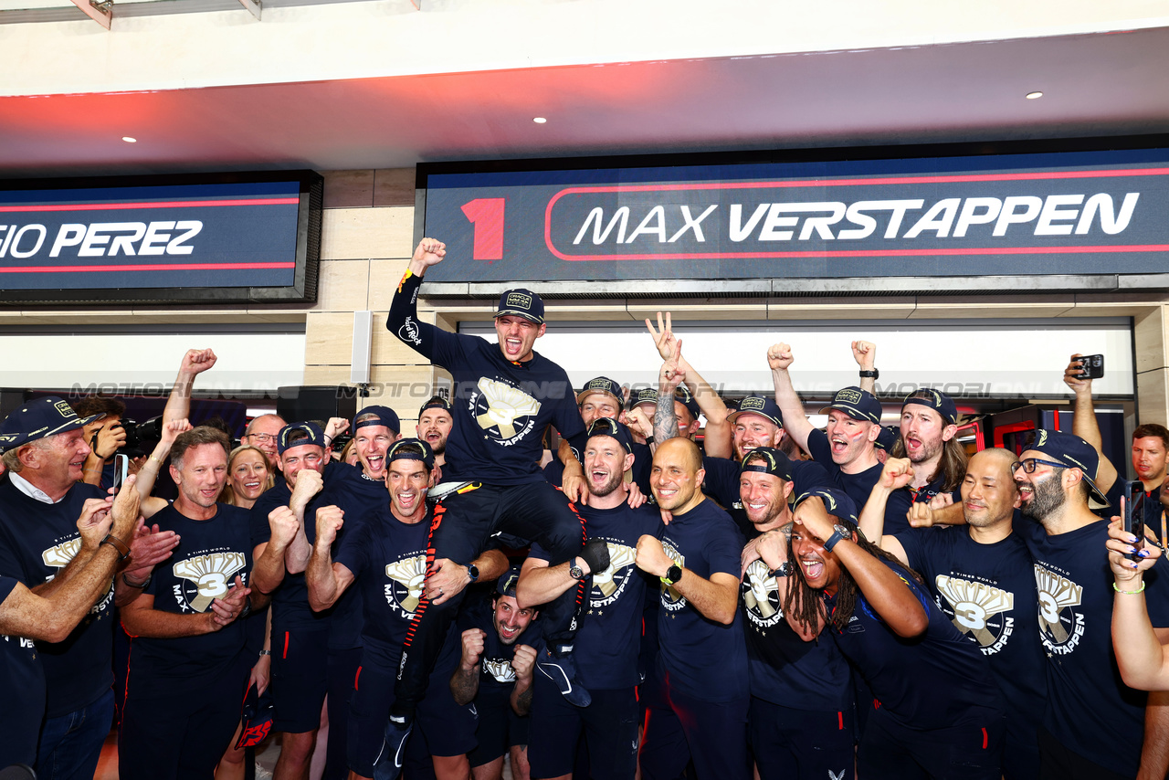 GP QATAR, Max Verstappen (NLD) Red Bull Racing celebrates winning his third World Championship with the team.

07.10.2023. Formula 1 World Championship, Rd 18, Qatar Grand Prix, Doha, Qatar, Sprint Day.

 - www.xpbimages.com, EMail: requests@xpbimages.com © Copyright: Coates / XPB Images