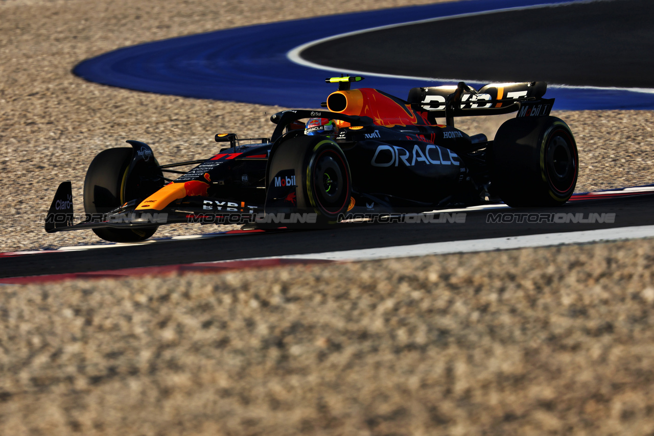 GP QATAR, Sergio Perez (MEX) Red Bull Racing RB19.

07.10.2023. Formula 1 World Championship, Rd 18, Qatar Grand Prix, Doha, Qatar, Sprint Day.

- www.xpbimages.com, EMail: requests@xpbimages.com © Copyright: Charniaux / XPB Images