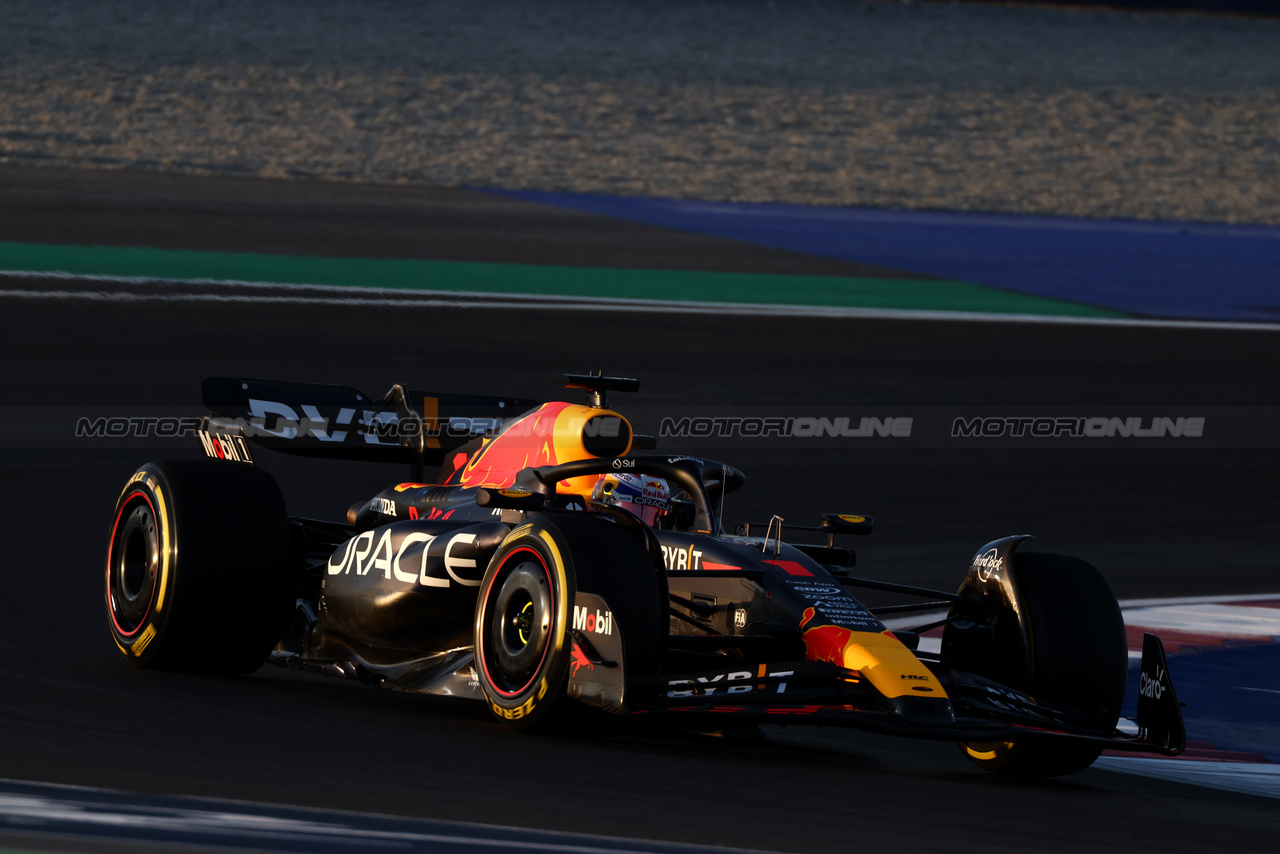GP QATAR, Max Verstappen (NLD) Red Bull Racing RB19.

07.10.2023. Formula 1 World Championship, Rd 18, Qatar Grand Prix, Doha, Qatar, Sprint Day.

 - www.xpbimages.com, EMail: requests@xpbimages.com © Copyright: Coates / XPB Images