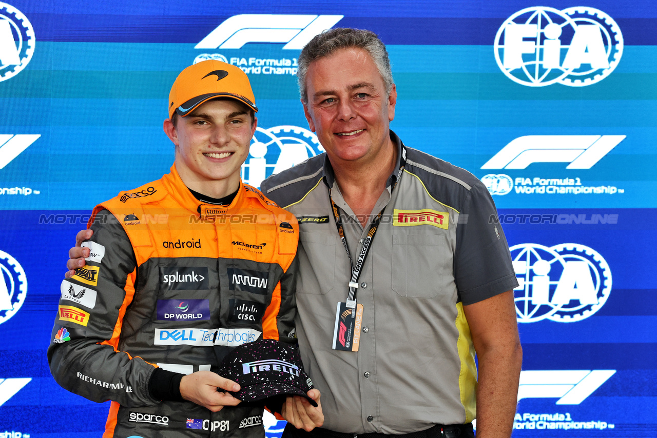 GP QATAR, (L to R): Oscar Piastri (AUS) McLaren MCL60, celebrates being fastest with Mario Isola (ITA) Pirelli Racing Manager in Sprint Shootout parc ferme.

07.10.2023. Formula 1 World Championship, Rd 18, Qatar Grand Prix, Doha, Qatar, Sprint Day.

- www.xpbimages.com, EMail: requests@xpbimages.com © Copyright: Moy / XPB Images
